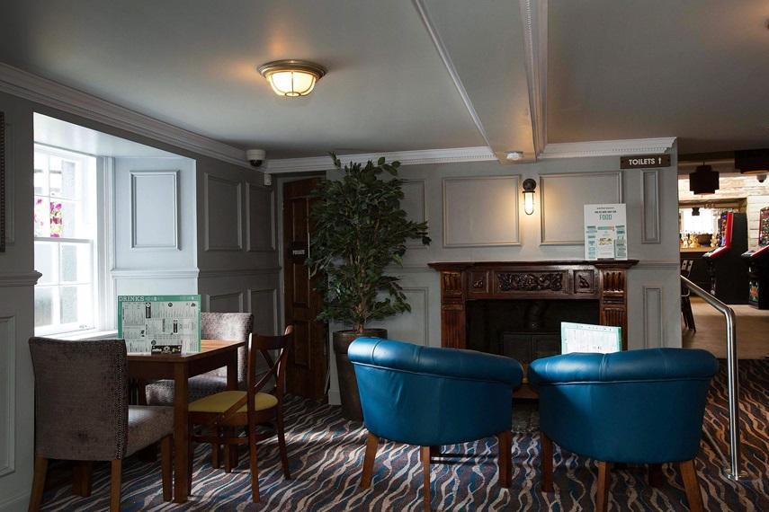 The Cross Keys Hotel Пийбълс Екстериор снимка