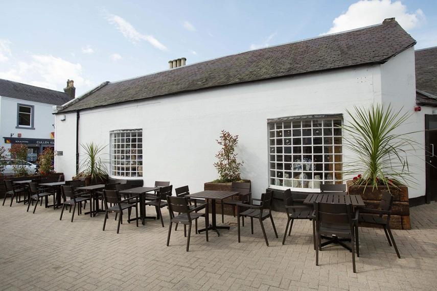 The Cross Keys Hotel Пийбълс Екстериор снимка
