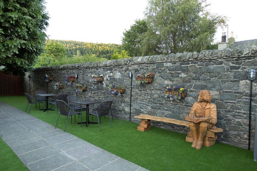 The Cross Keys Hotel Пийбълс Екстериор снимка