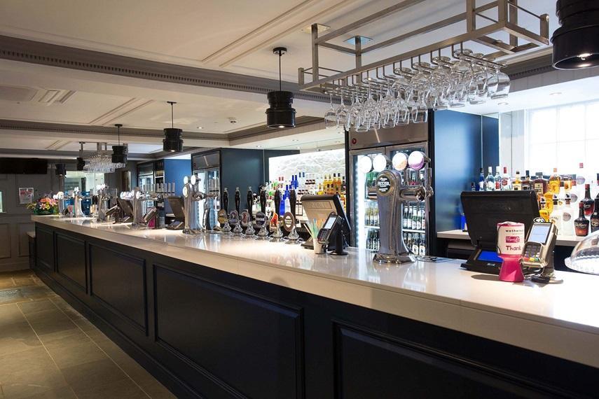 The Cross Keys Hotel Пийбълс Екстериор снимка