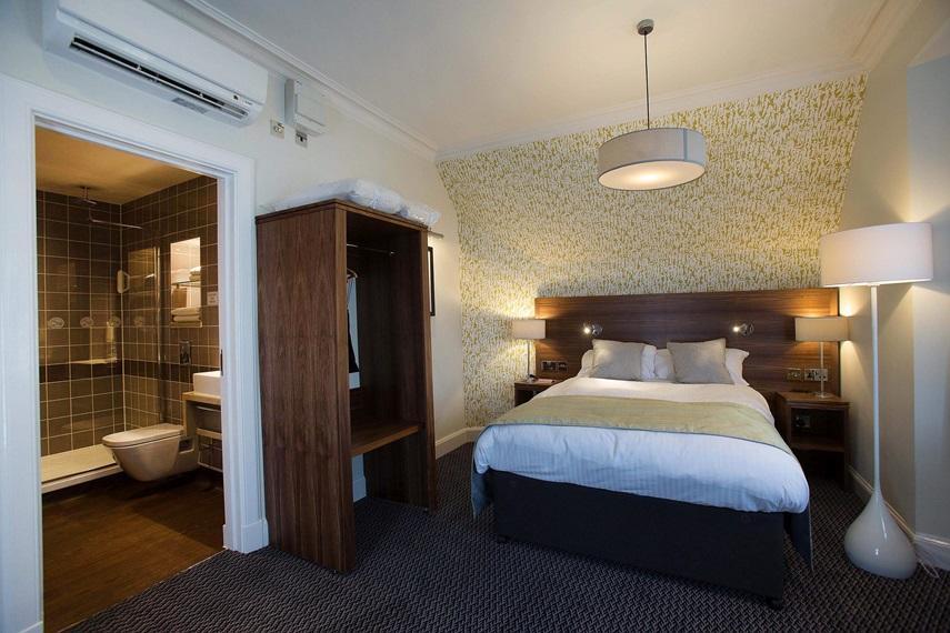 The Cross Keys Hotel Пийбълс Екстериор снимка