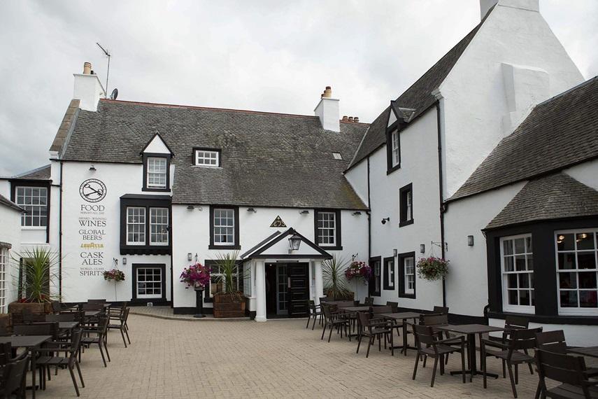 The Cross Keys Hotel Пийбълс Екстериор снимка