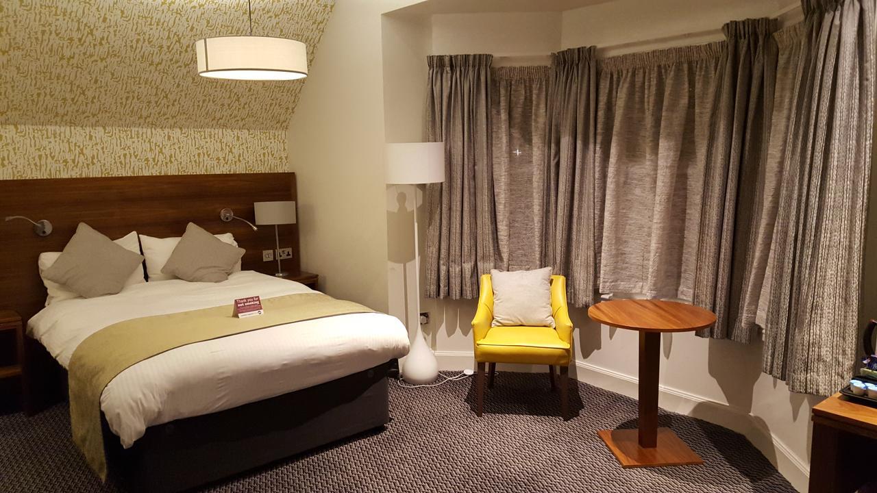 The Cross Keys Hotel Пийбълс Екстериор снимка